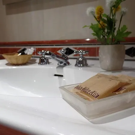 Alojamento de Acomodação e Pequeno-almoço La Canzanella 4*